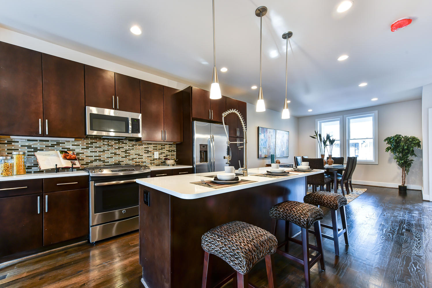 4122 5th St NW Unit 2-large-010-130-DSC 1939 40-1499x1000-72dpi.jpg