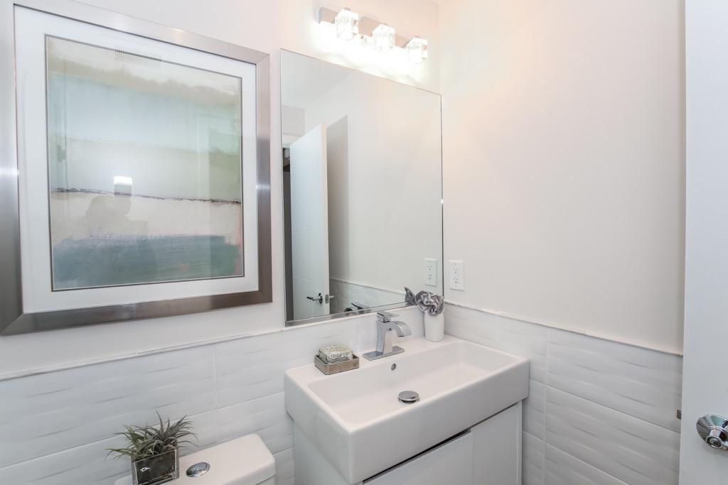 20-Full Bathroom 2 -Unit 1.jpg