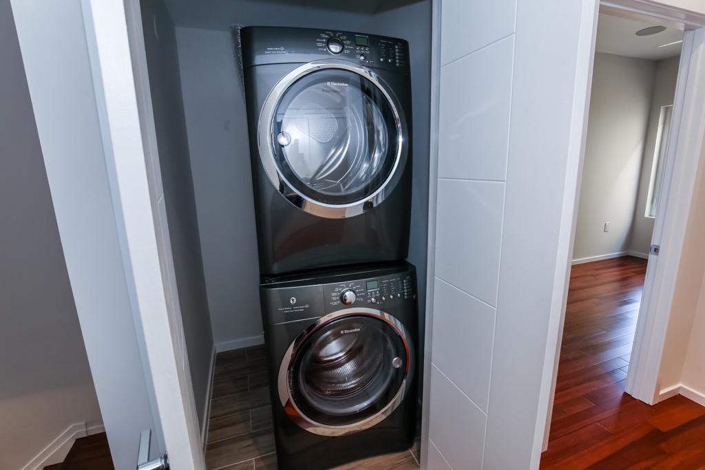 33-Washer & Dryer - Unit # 3.jpg