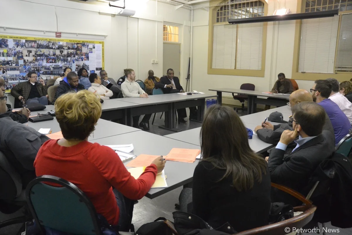 Residents share their concerns with WMATA representatives.