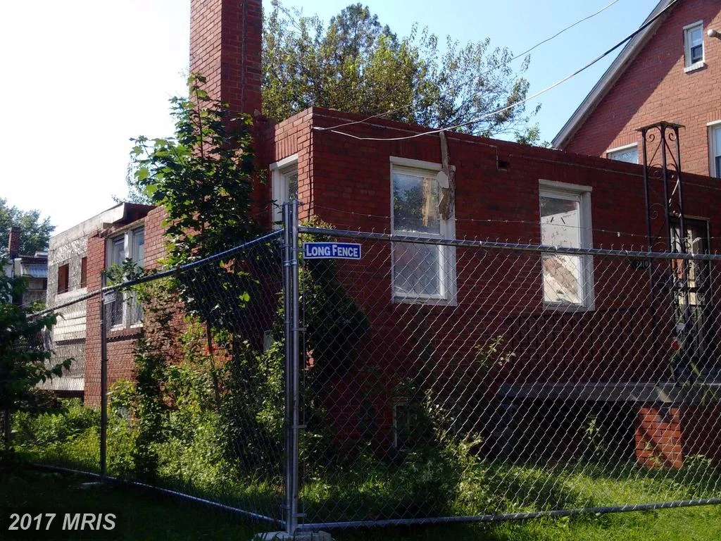 MRIS photo from the Real Living at Home website of house with no roof.