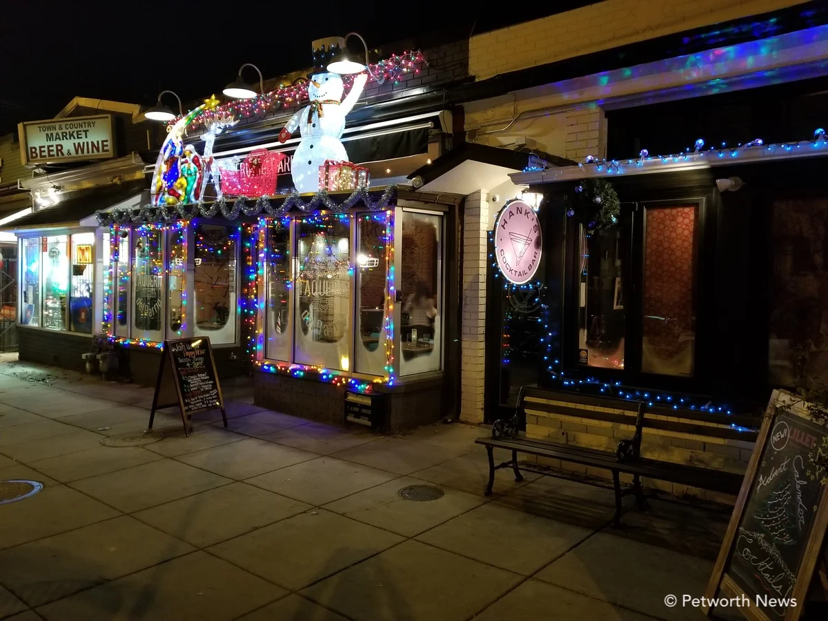 Taqueria del Barrio and Hank's Cocktail Bar light up with decorations.