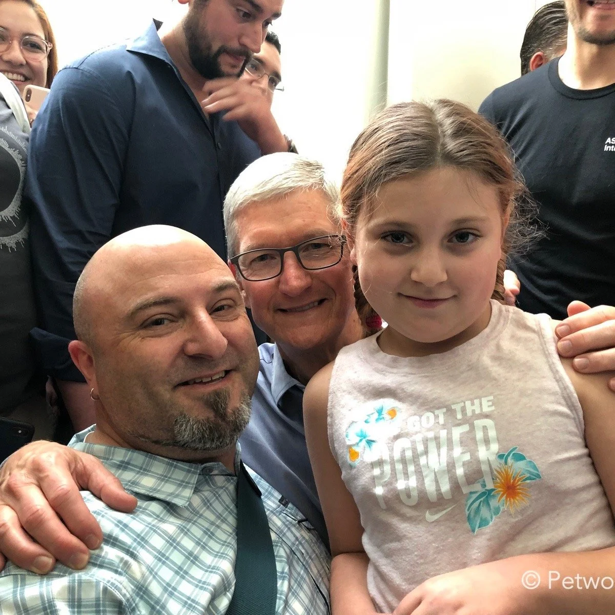 Today is @apple&rsquo;s 50th anniversary, and in a fitting tribute to my obsessive love for all things  (and my time working at an Apple Store as a Genius), I made a groovy deal with Tim! 💰

🍎 Read more at Linktr.ee/PetworthNews
or
https://www.pet