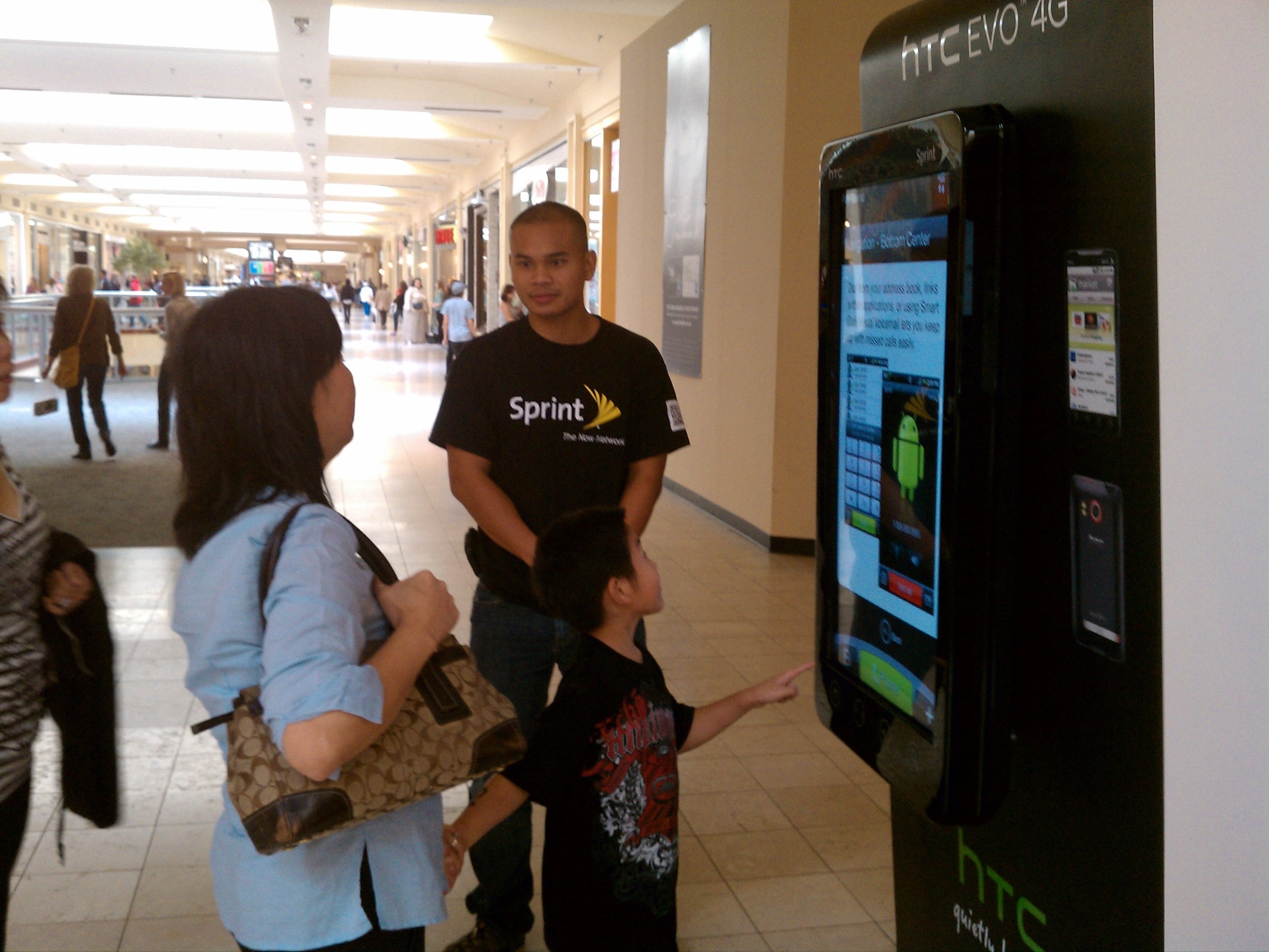 When the Android boom hit, I became the creative lead in many mobile and pop-up location creative for Sprint. First launching the HTC Evo, then the EVO 3D throughout malls in 20+ locations throughout the US. Then in airports. Then with mobile vehicl