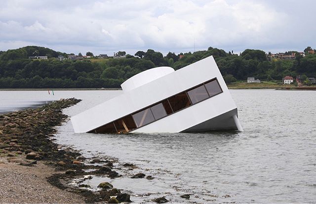 Asmund Havsteen-Mikkelsen, Flooded Modernity (2018)

Villa Savoye has &lsquo;run aground&rsquo; in Vejle Fjord, a comment on the state of modernity today. &ldquo;The geopolitical events of recent years &ndash; Brexit, the election of Trump, Putin&rsq