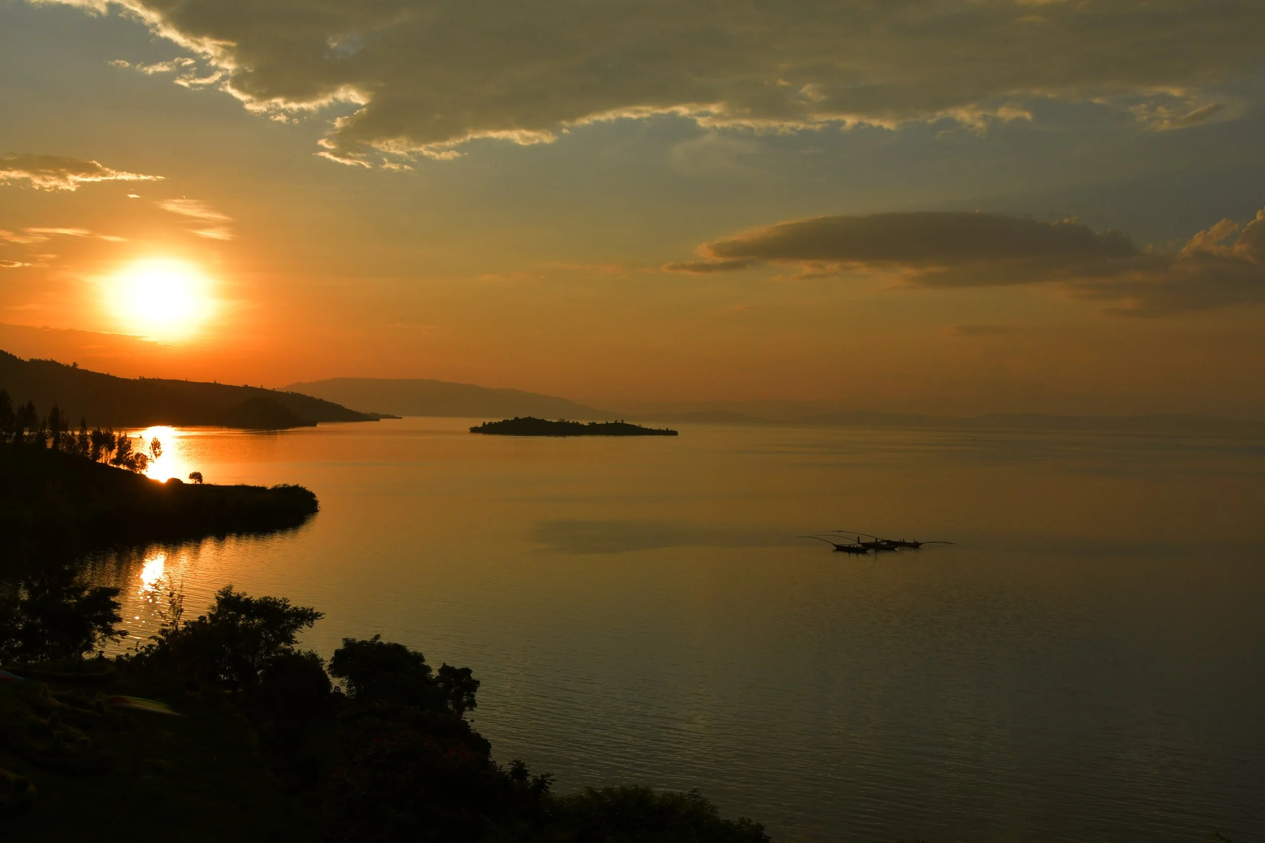 rwanda-lake-kivu-sunset.jpg