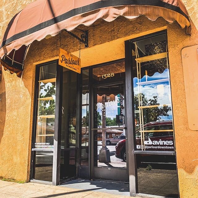 The Parlour Downtown is opening back up tomorrow, and we could not be more excited for them. 💫
.
.
#downtownredding #reddingchamber #abeautifulview #cleanwindows 📸 credit @acro_monster