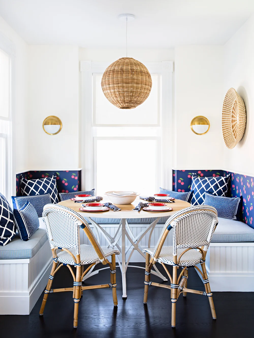 navy-and-white-breakfast-nook