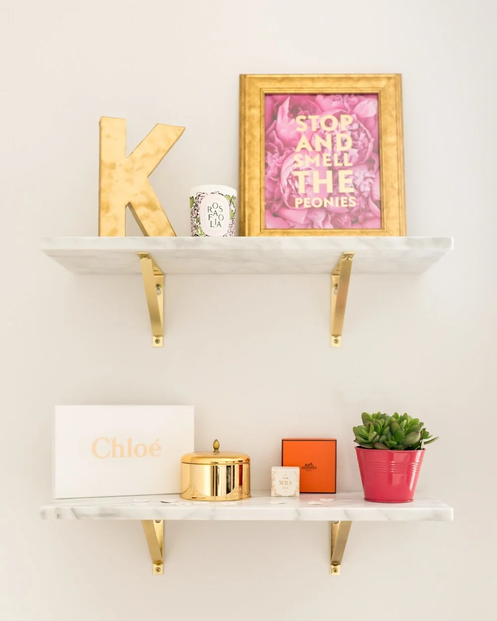 styling-marble-bookshelves-cute-office