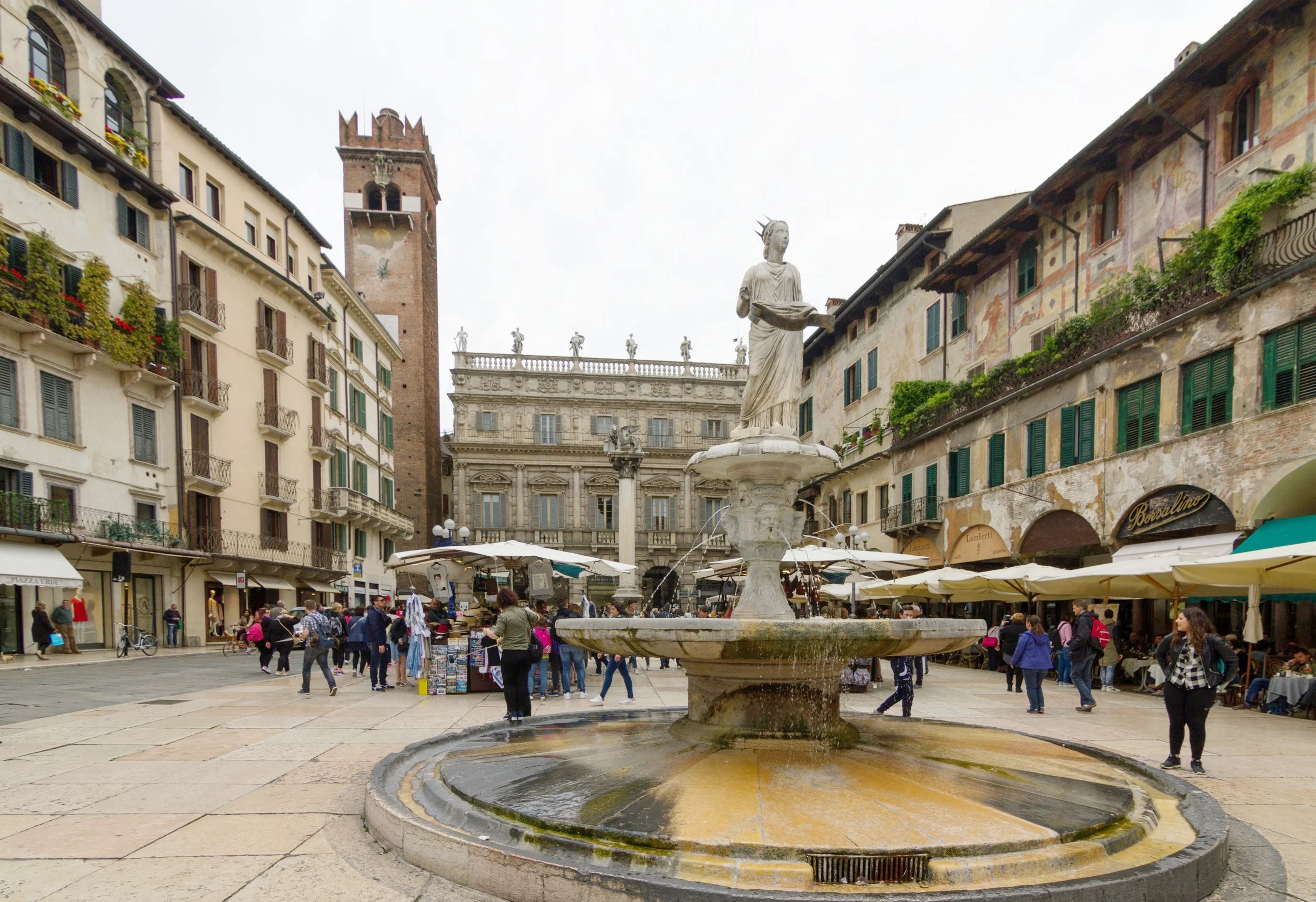 Piazza_delle_Erbe_Verona.jpg
