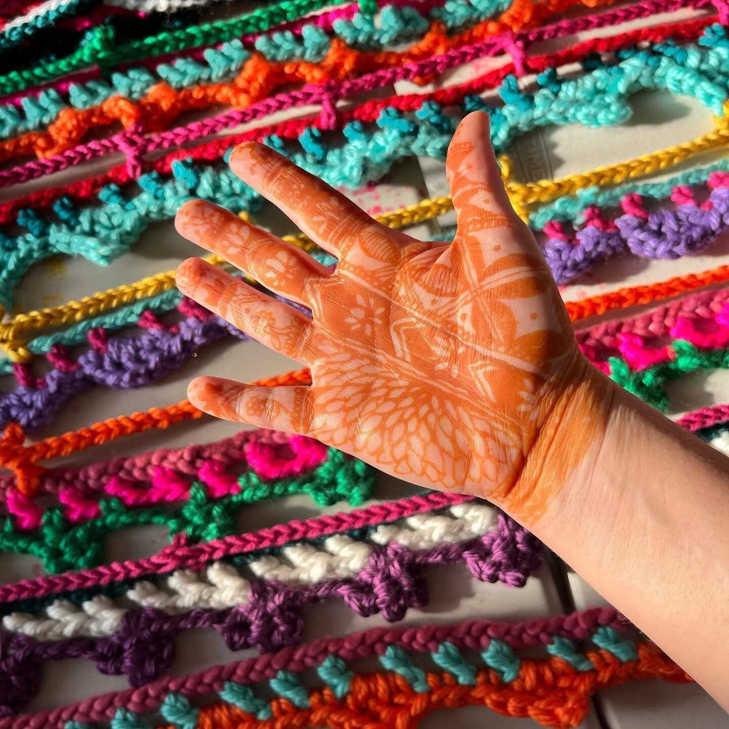 Had a lovely studio visit from @kushalavora. She gifted me this beautiful henna that goes perfectly with my @crochet work in progress💙