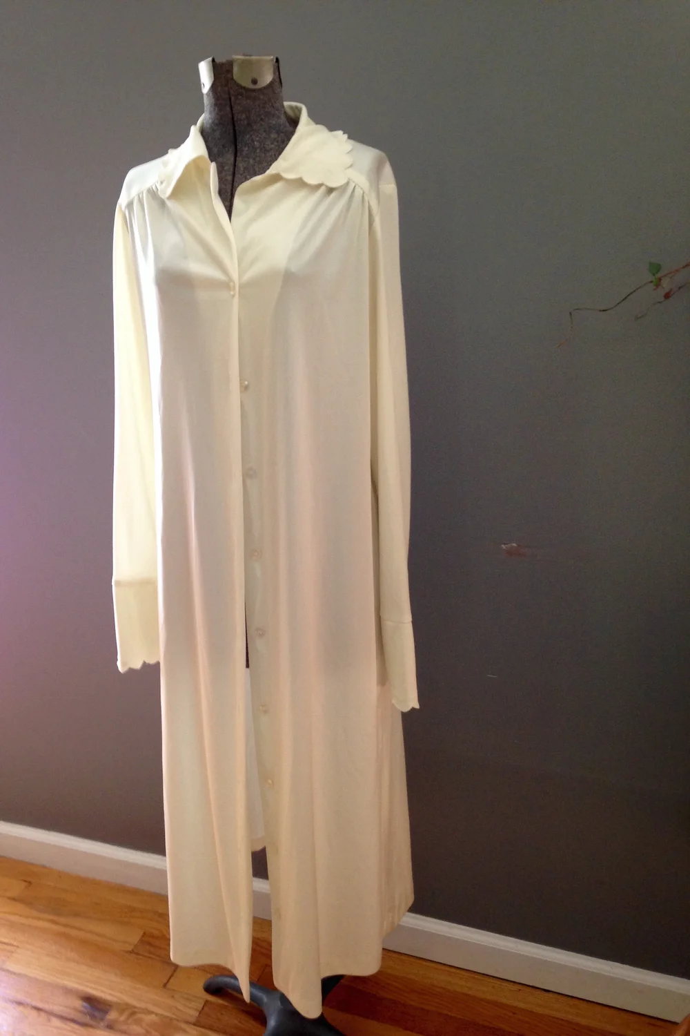 vintage pretty old-school dressing gown $76 - lounge wear - bright lights  big pretty