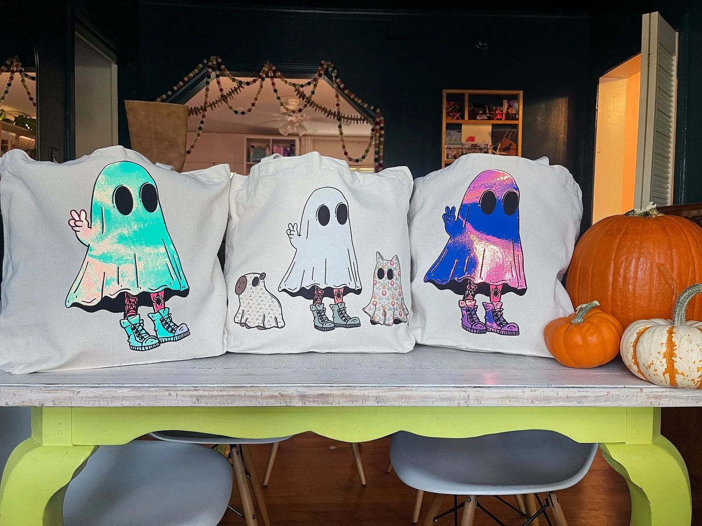 Made some more of my holographic ghost bags, plus I added a new holographic color, and some with a ghost, capybara and cat dressed up in vintage patterned sheets! 
I’ll be at @cordeliasmarket this Sunday from 12-4! 
#bsartain