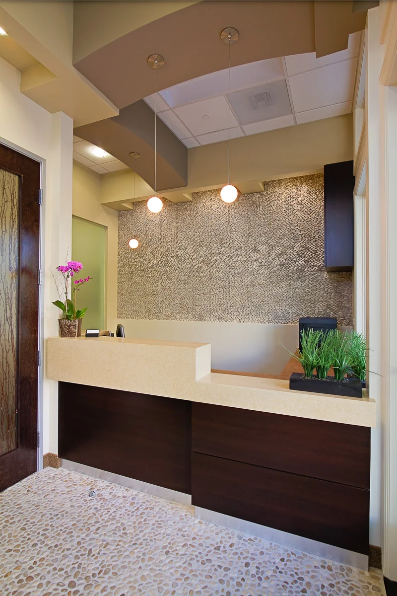 DRDEREKMARTIN_Lobby-1.jpg
