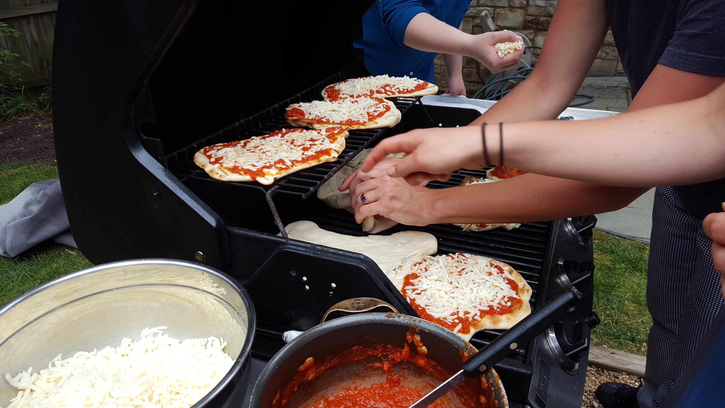 And now the grilled pizza we've all been waiting for...