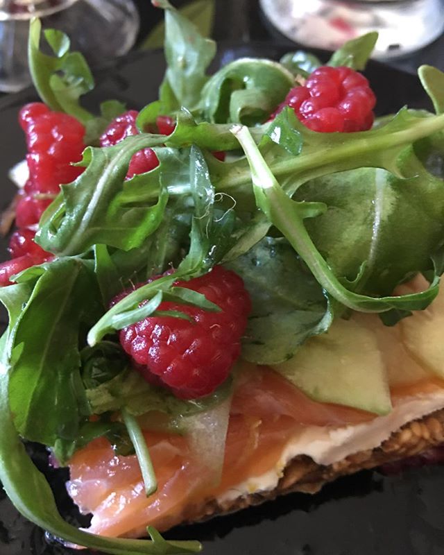 A bit of smoked salmon, a smear of cream cheese with shaved cucumbers, all@made stunning with Moscatel wine vinegar and olive oil tossed baby arugula topped with fresh raspberries all on an oat flax flat bread cracker. #breakfast #lunch #dinner #snac