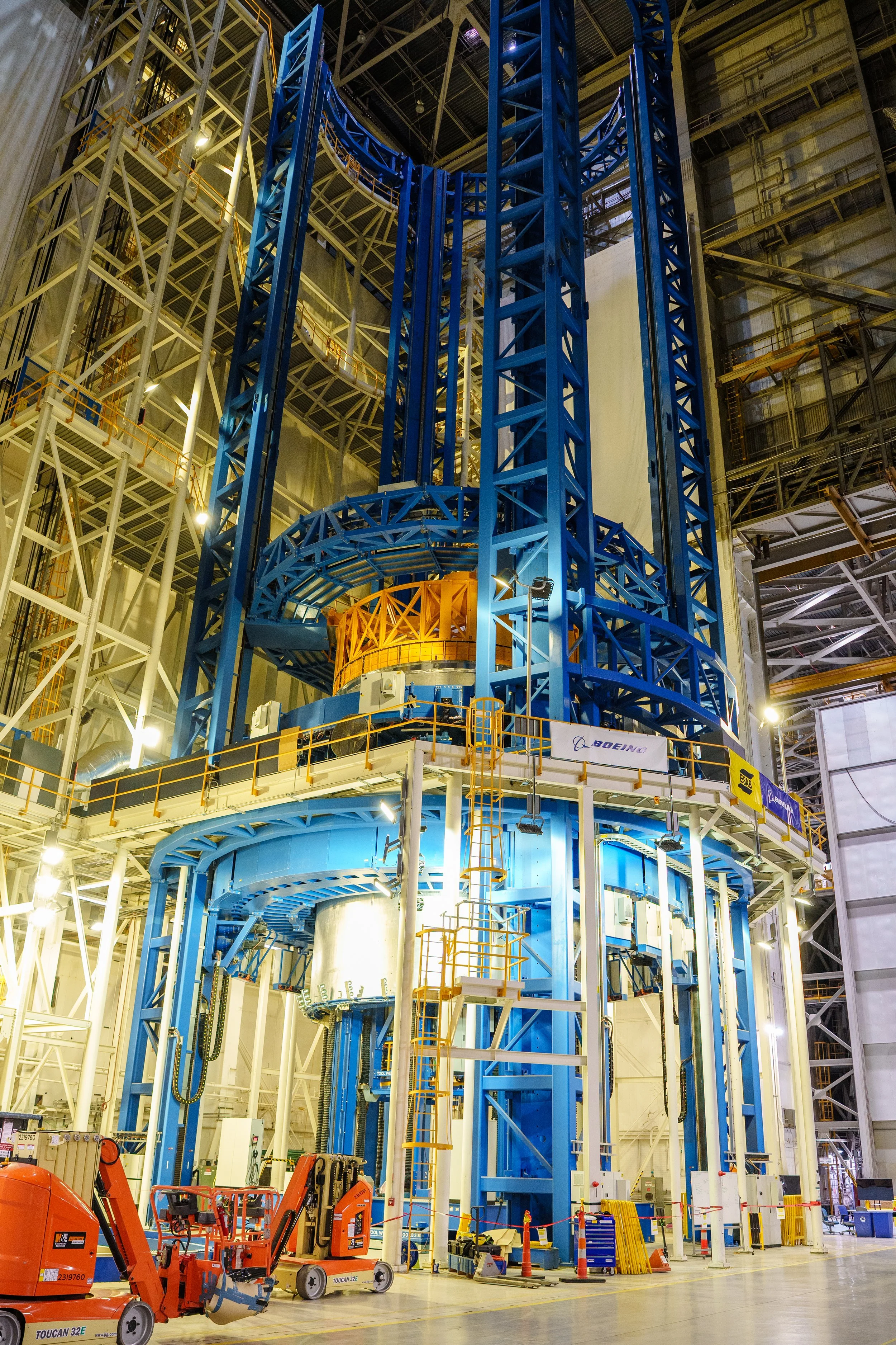 Artemis III Core Stage Rollout at Michoud-303878.jpg