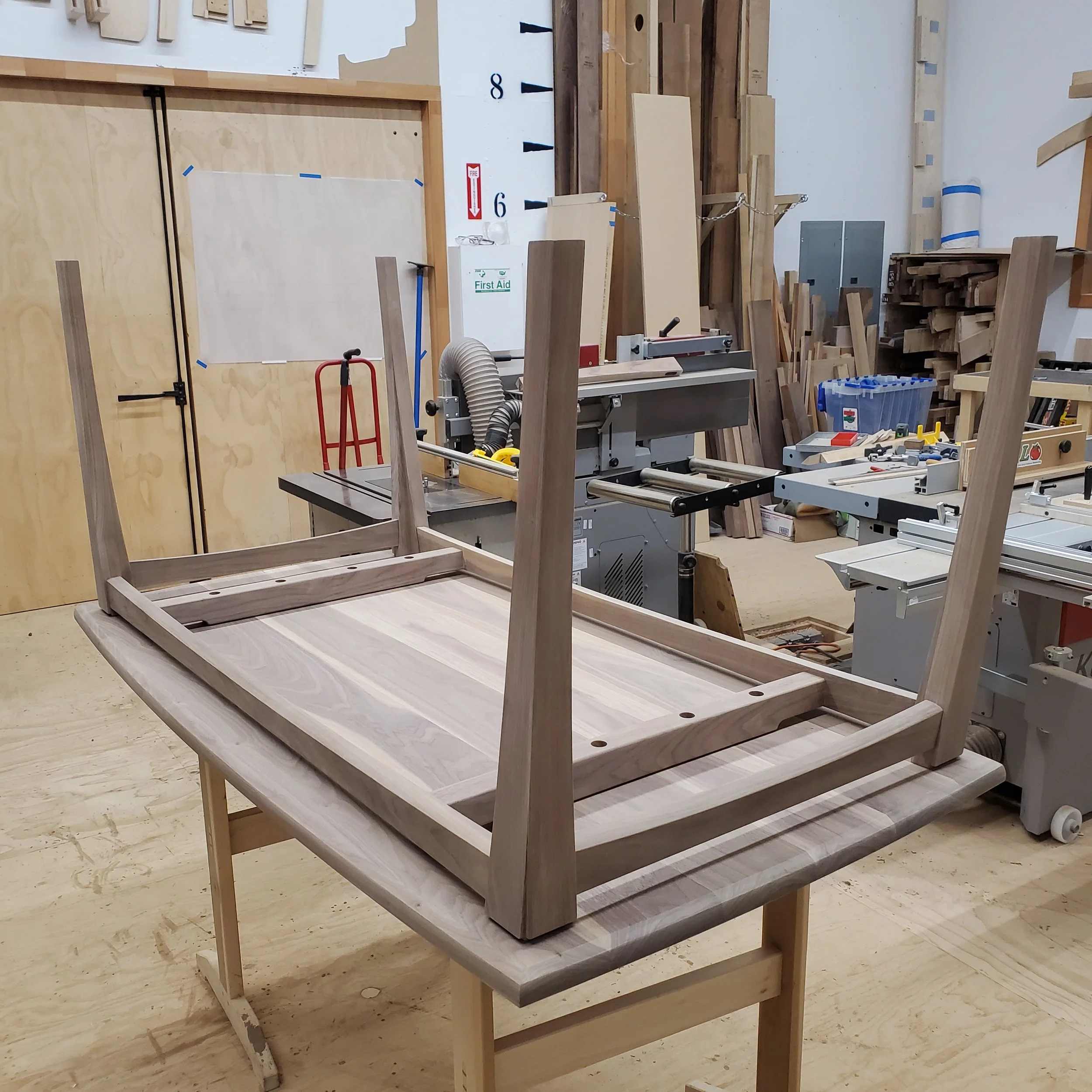 Elegant Walnut Table — PantoRouter