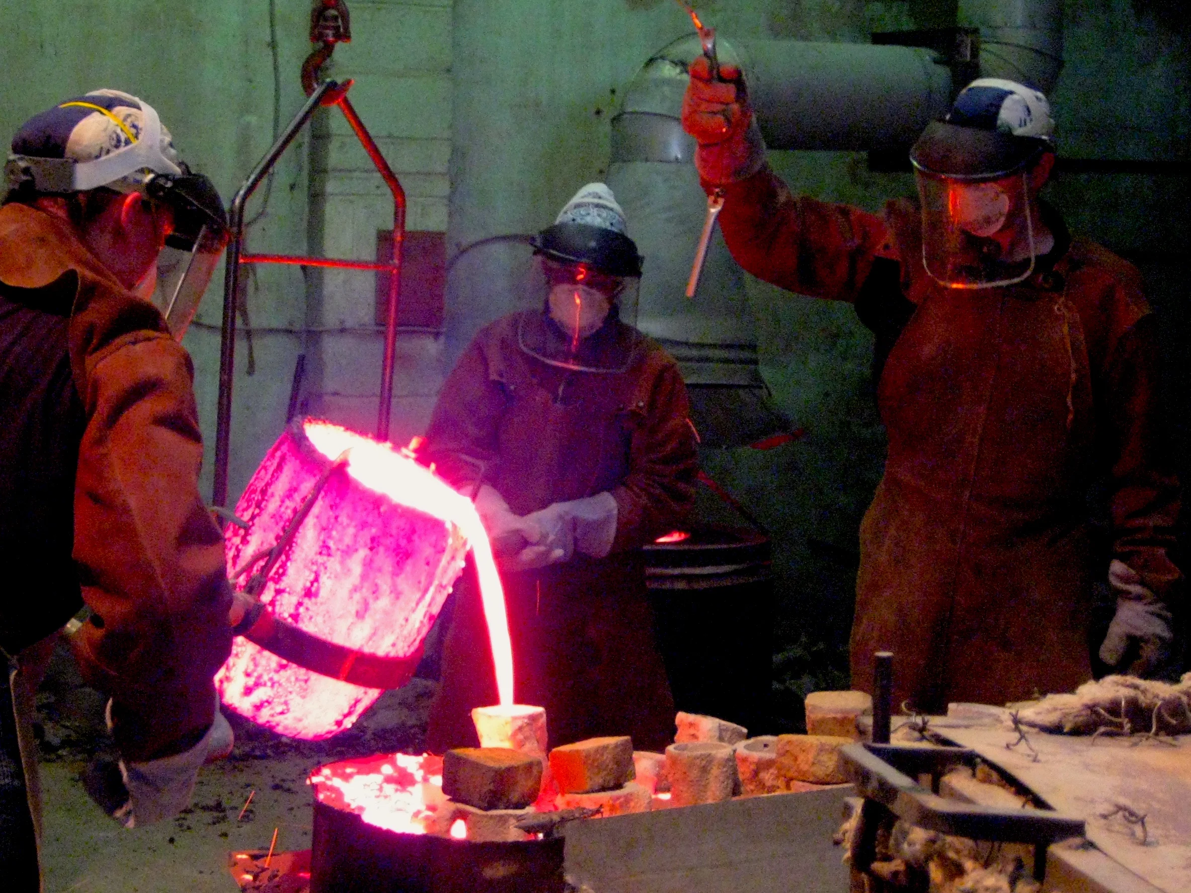 Bronze_casting_pouring_art_foundry_Stratton_Studios.JPG