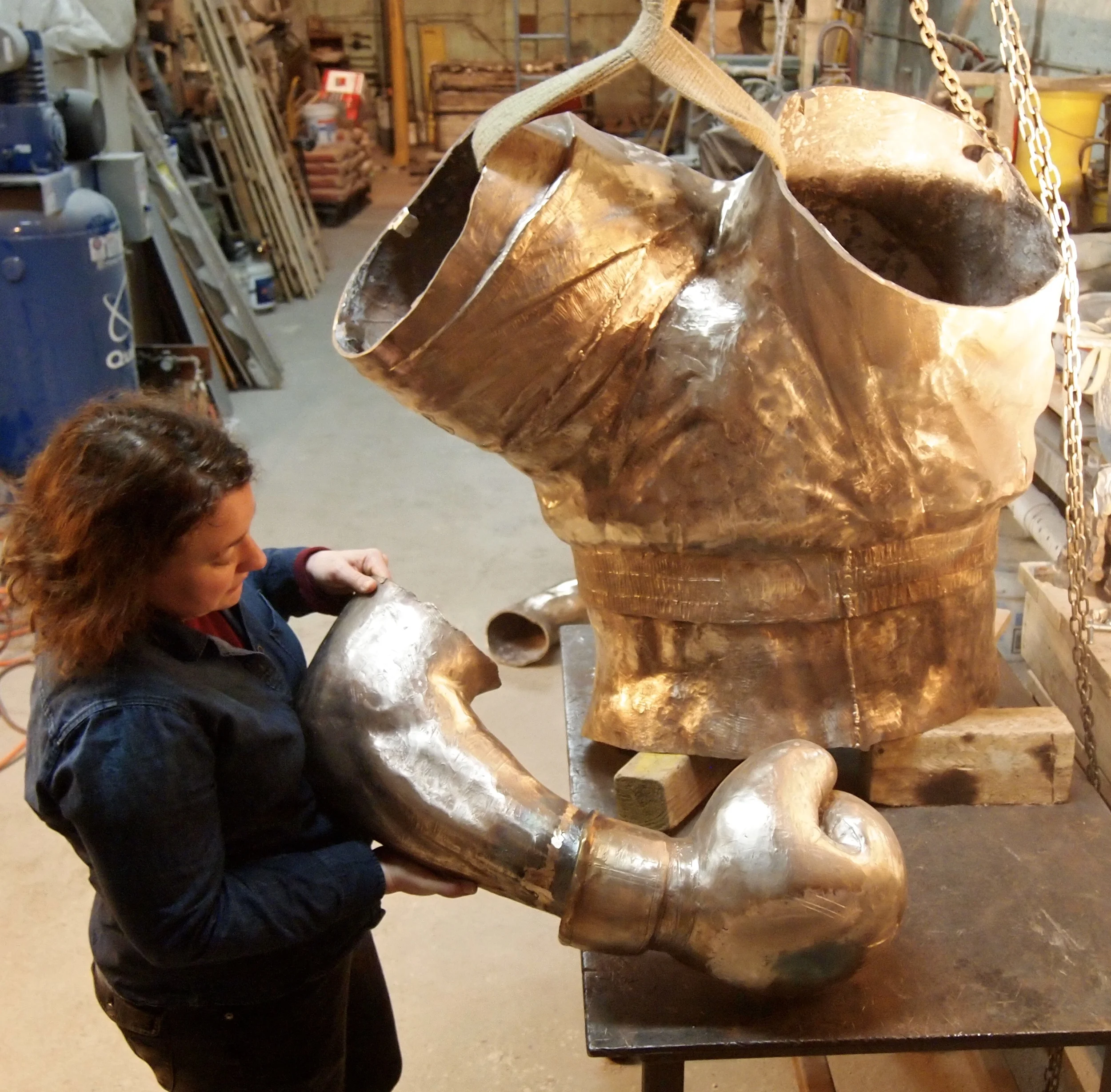 Bronze_casting__art_foundry_joe_Frazier.JPG