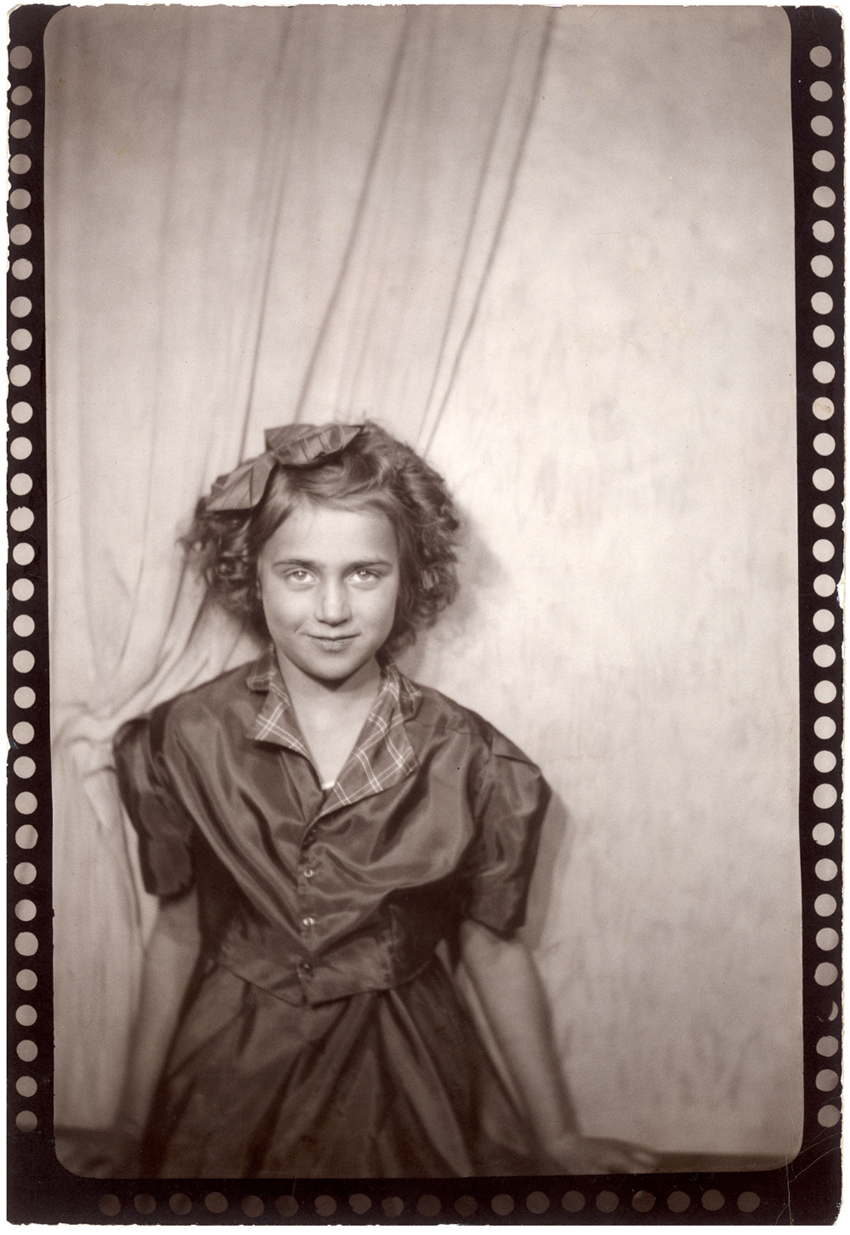 Photo booth of a lovely girl who knows how to pose.