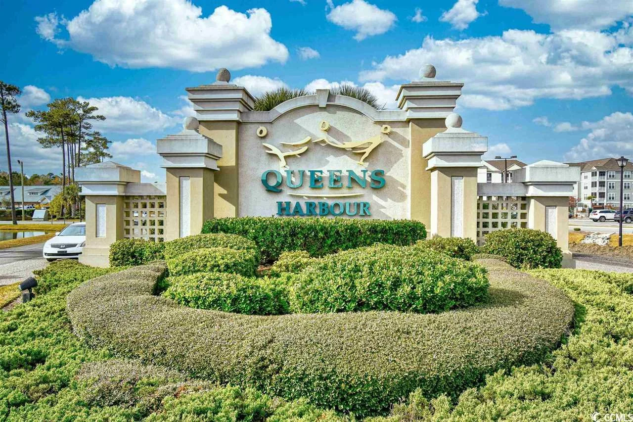 Queens_Harbour_Entrance.jpg