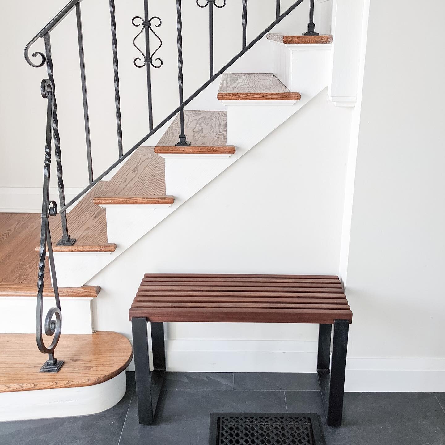 This slat top bench is made of black walnut and a matte black steel base. It fits into this space perfectly... like a custom piece should!

#customfurniture #customfurnituredesign #ontariowood #woodworking #interiordesign #interiordecor #woodbench #c