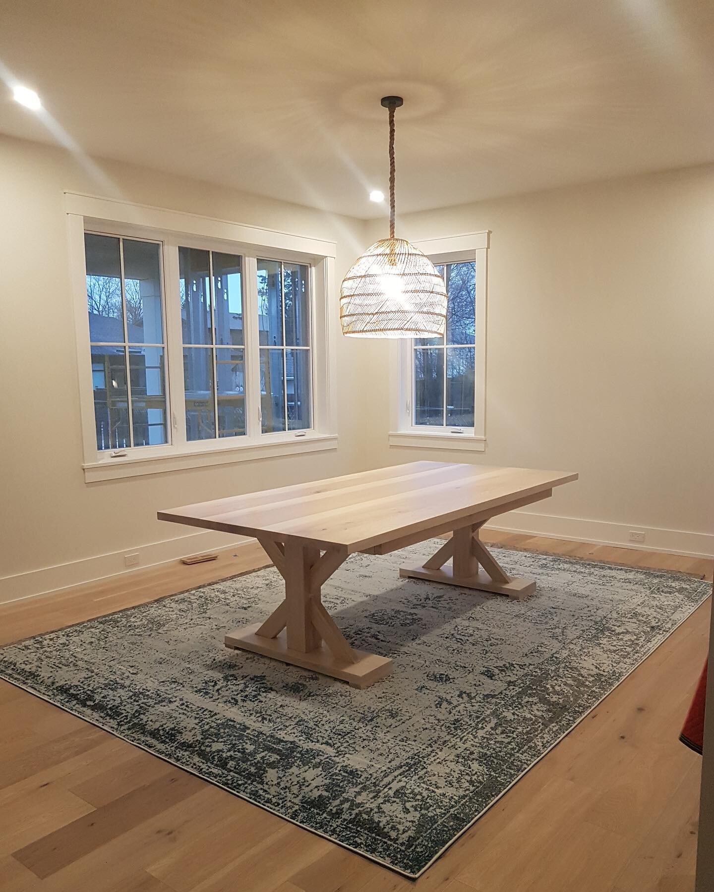 Almost a year later, and we are still in love with this custom ash dining table. Swipe to see the table extend to its larger size!

#customfurniture #extensiondiningtable #diningtable #interiordesign #diningroom #diningroomdecor #diningroomdesign #wo