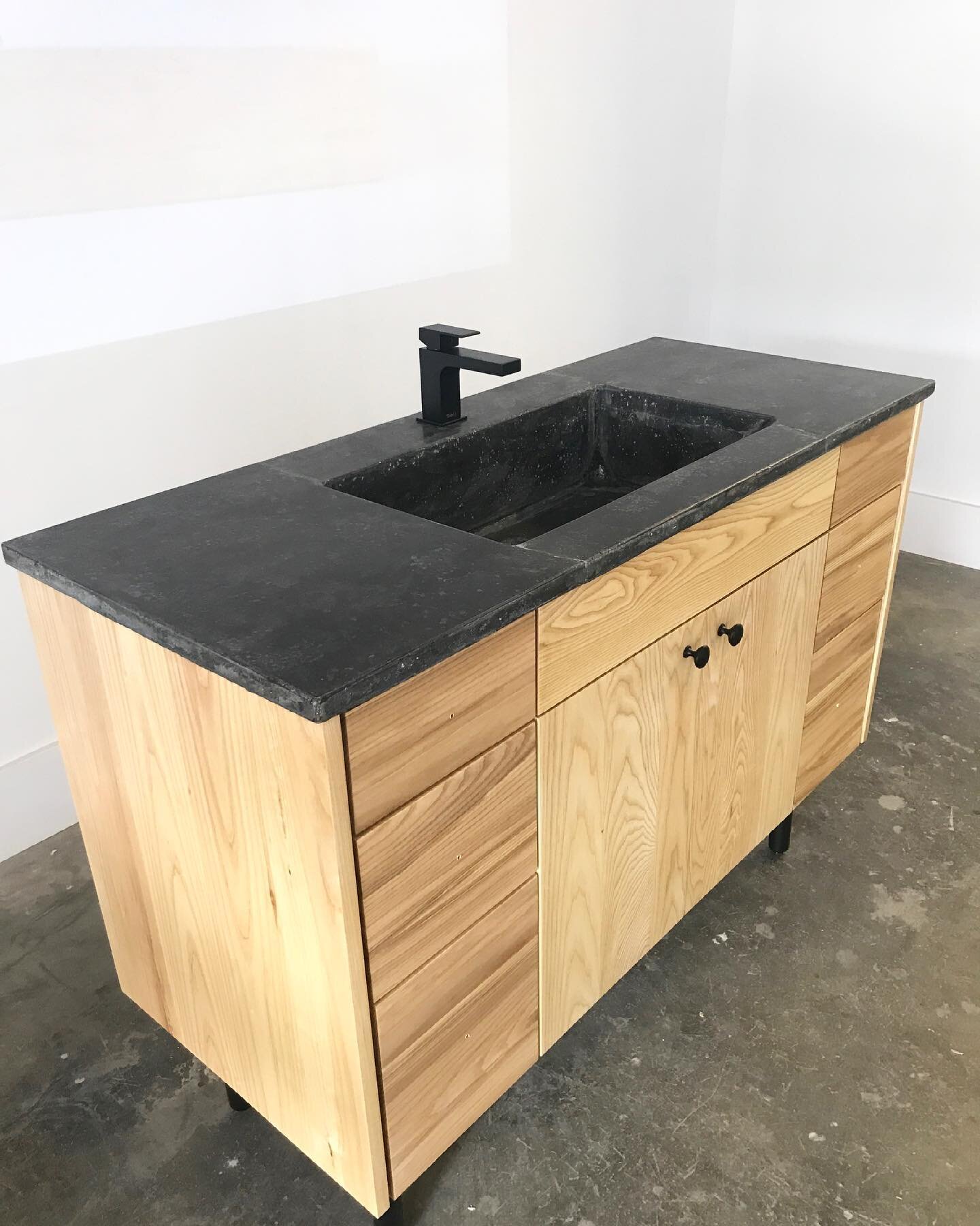 We are too excited about this vanity to wait until install day to share. It features a custom poured black concrete top, ash wood construction, and black faucet and knobs. Email us to create your own custom vanity!

#customfurniture #customfurnitured