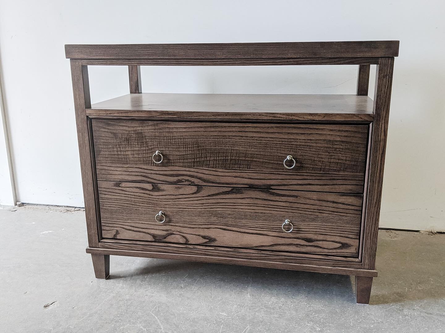 We love these classic side tables. They feature two dovetail drawers, and can be made to any size, with any wood type and stain.

#customfurniture #woodsidetable #bedroomdecor #bedroomdesign #interiordesign