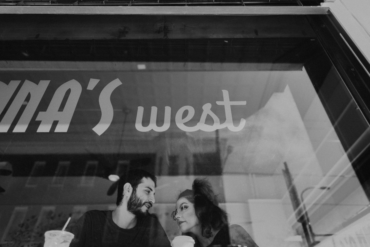 KyleWillisPhoto-South-Philadelphia-Bennas-West-Engagement-Couple-Photos-Photographer-Wedding
