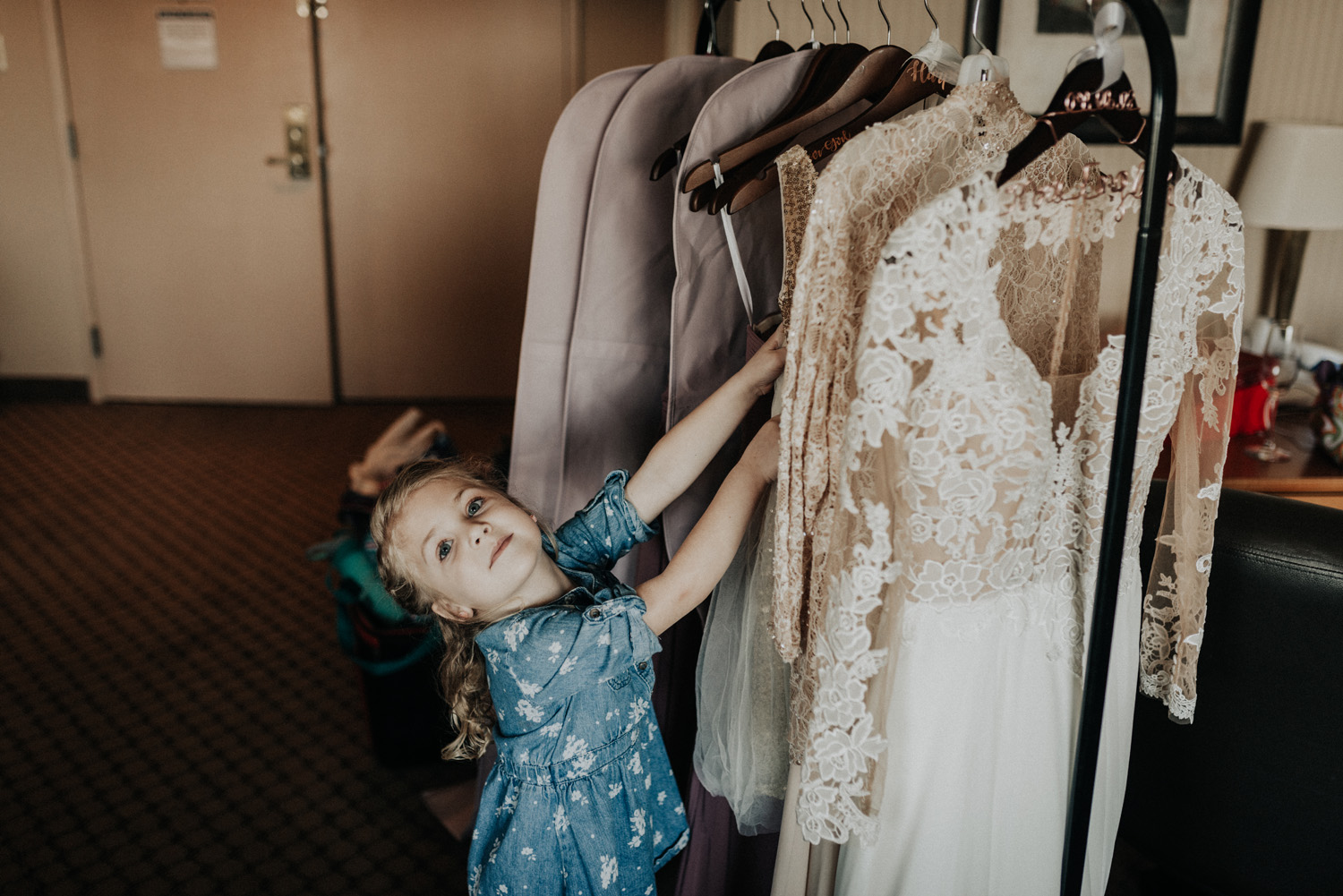 KyleWillisPhoto-kyle-willis-photography-rodes-barn-wedding-swedesboro-new-jersey-philadelphia-lillian-west-faux-bouquets-rustic-south-new-york-city