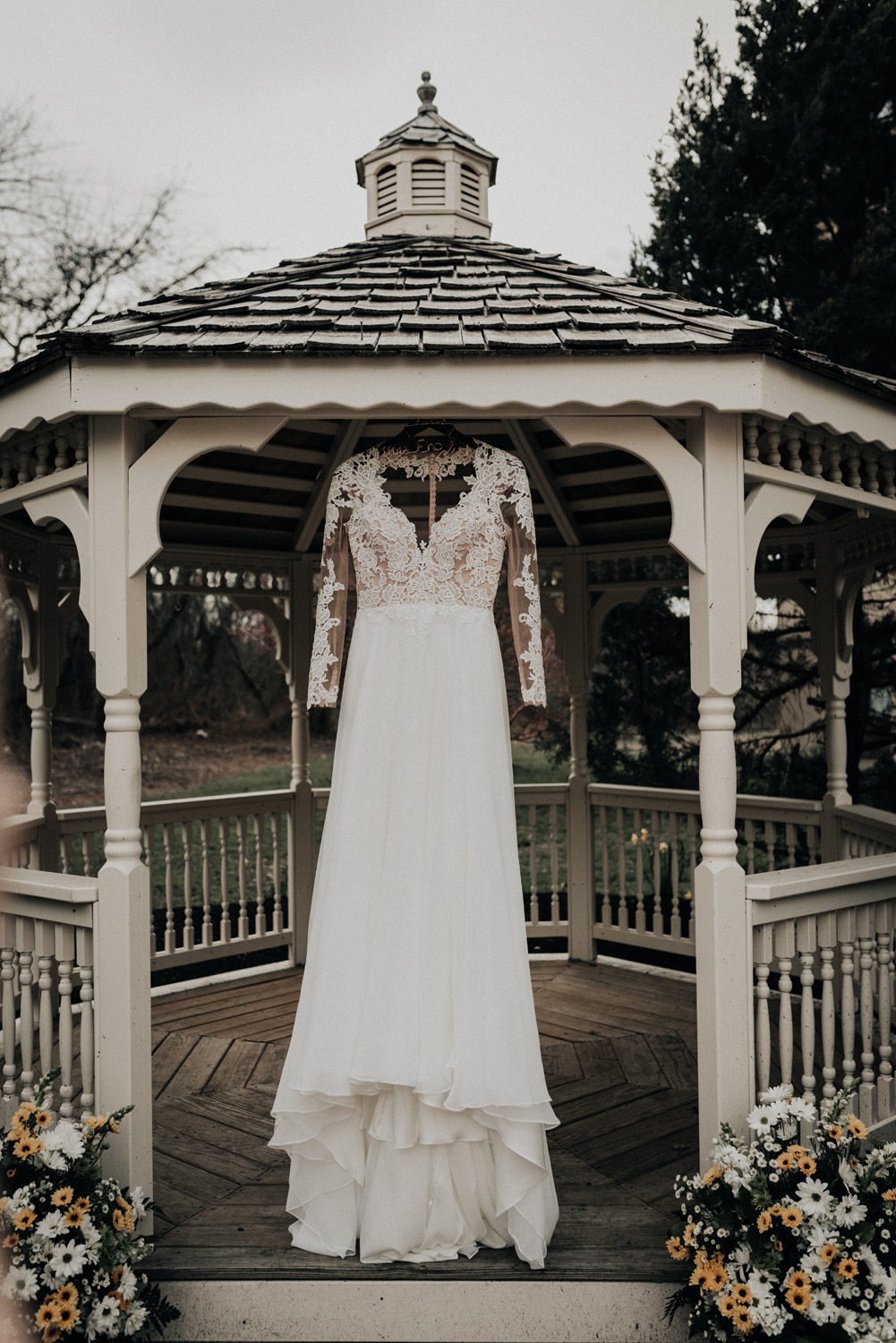 KyleWillisPhoto-kyle-willis-photography-rodes-barn-wedding-swedesboro-new-jersey-philadelphia-lillian-west-faux-bouquets-rustic-south-new-york-city