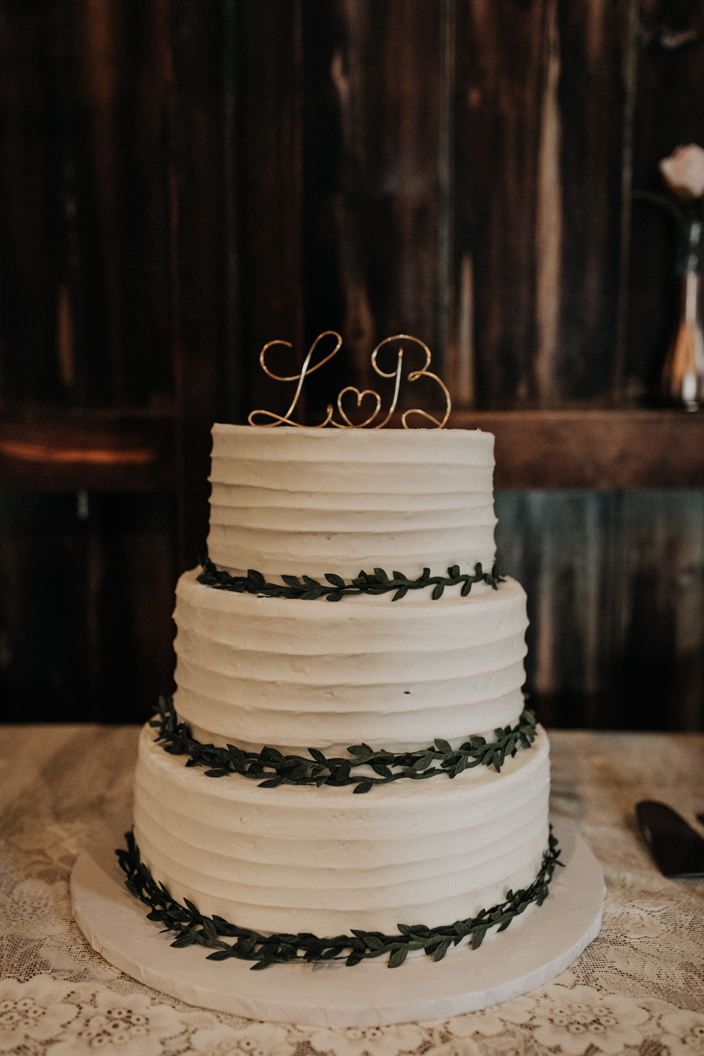 KyleWillisPhoto-kyle-willis-photography-rodes-barn-wedding-swedesboro-new-jersey-philadelphia-lillian-west-faux-bouquets-rustic-south-new-york-city