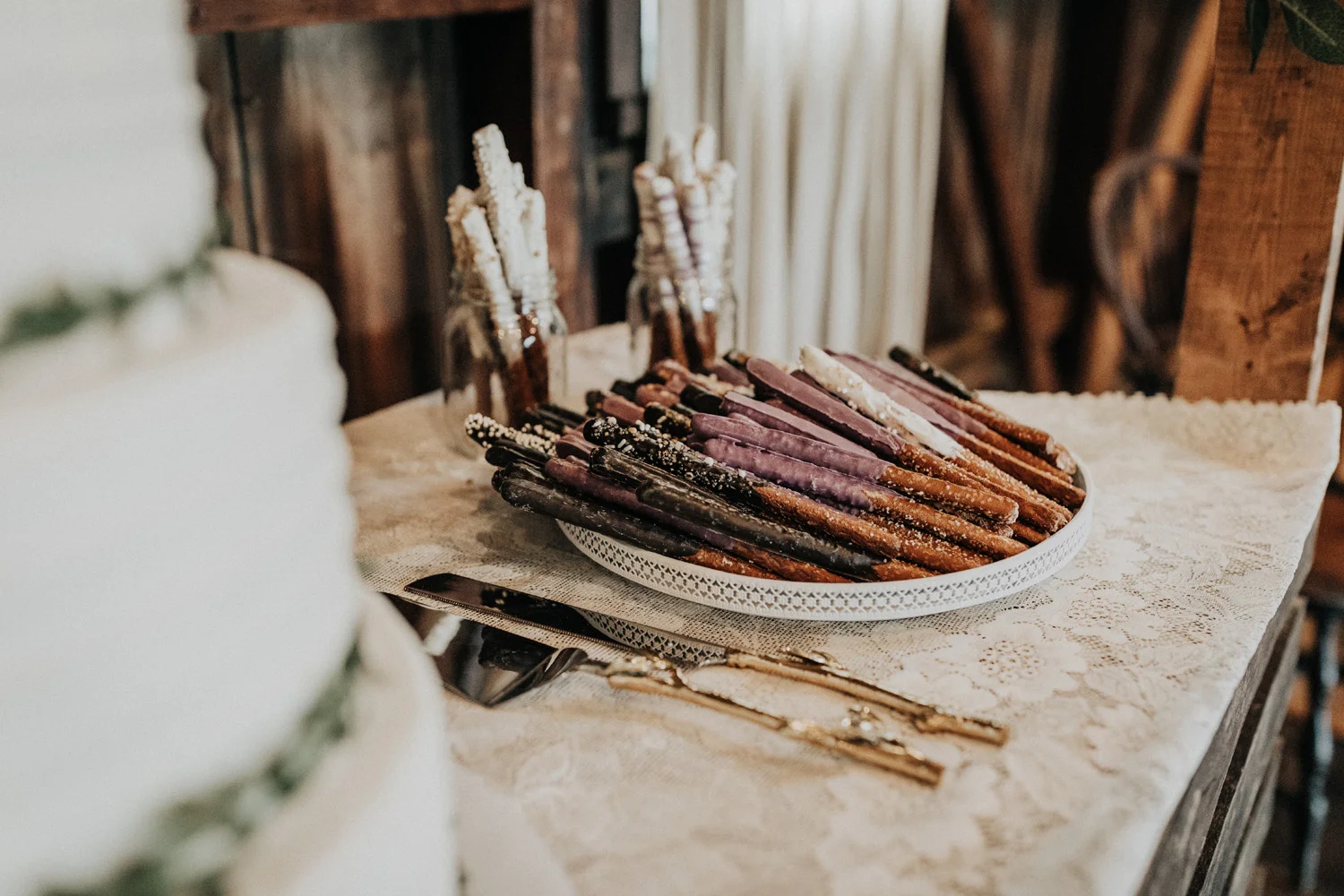 KyleWillisPhoto-kyle-willis-photography-rodes-barn-wedding-swedesboro-new-jersey-philadelphia-lillian-west-faux-bouquets-rustic-south-new-york-city