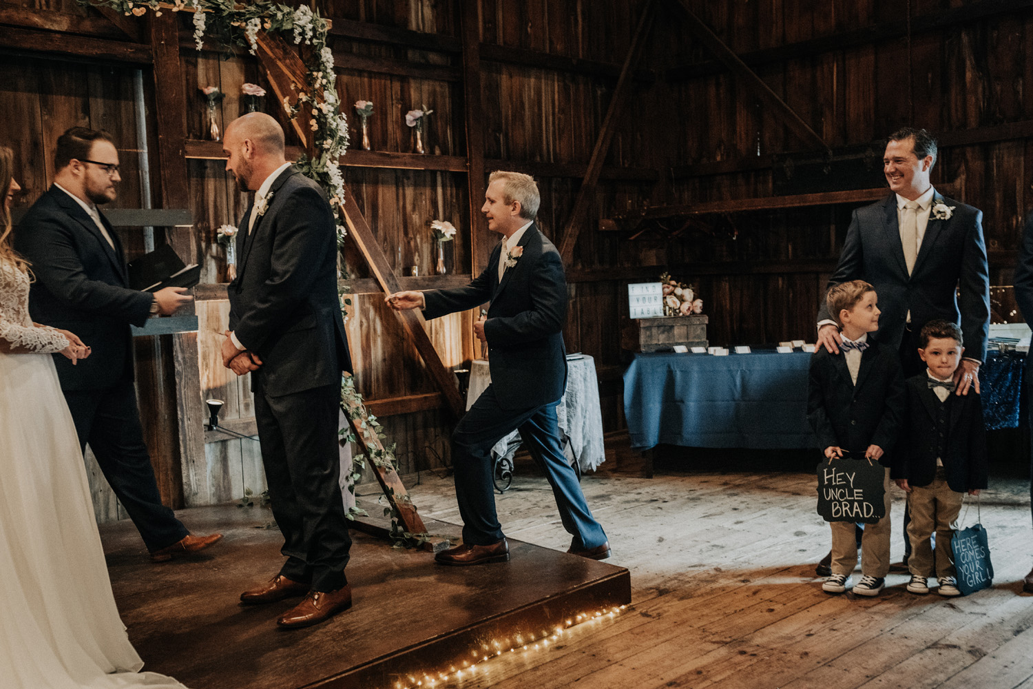KyleWillisPhoto-kyle-willis-photography-rodes-barn-wedding-swedesboro-new-jersey-philadelphia-lillian-west-faux-bouquets-rustic-south-new-york-city