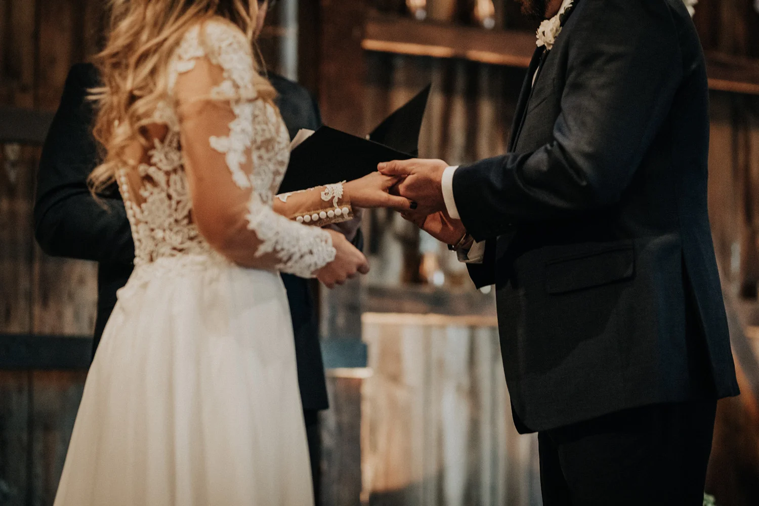 KyleWillisPhoto-kyle-willis-photography-rodes-barn-wedding-swedesboro-new-jersey-philadelphia-lillian-west-faux-bouquets-rustic-south-new-york-city