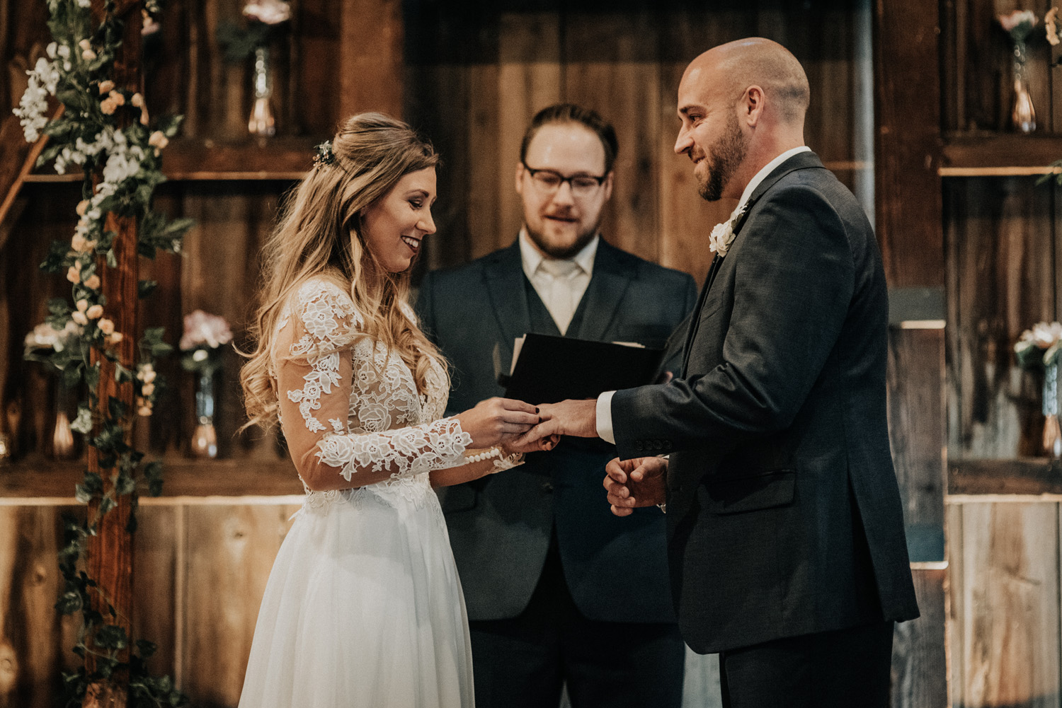 KyleWillisPhoto-kyle-willis-photography-rodes-barn-wedding-swedesboro-new-jersey-philadelphia-lillian-west-faux-bouquets-rustic-south-new-york-city