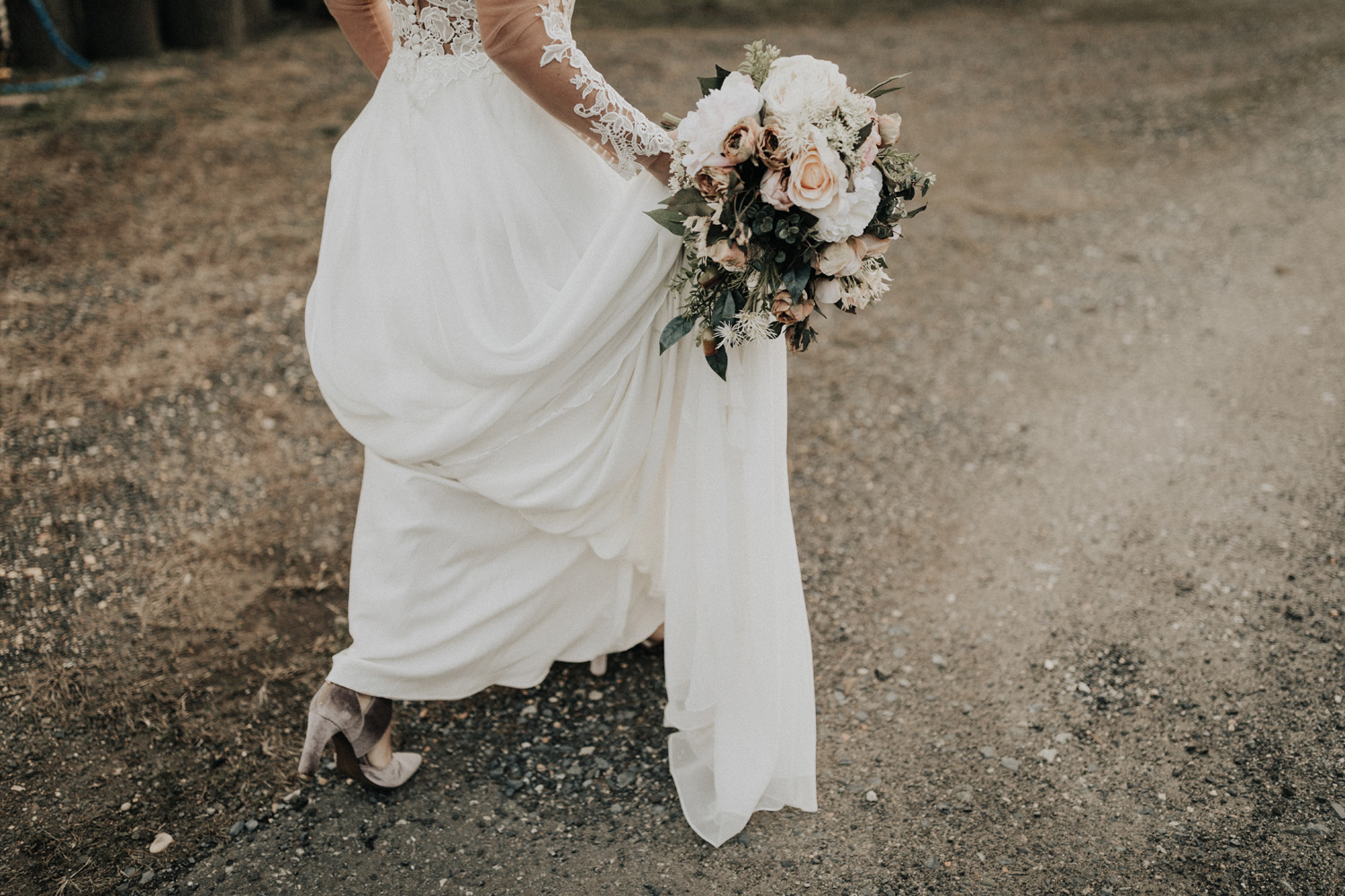 KyleWillisPhoto-kyle-willis-photography-rodes-barn-wedding-swedesboro-new-jersey-philadelphia-lillian-west-faux-bouquets-rustic-south-new-york-city