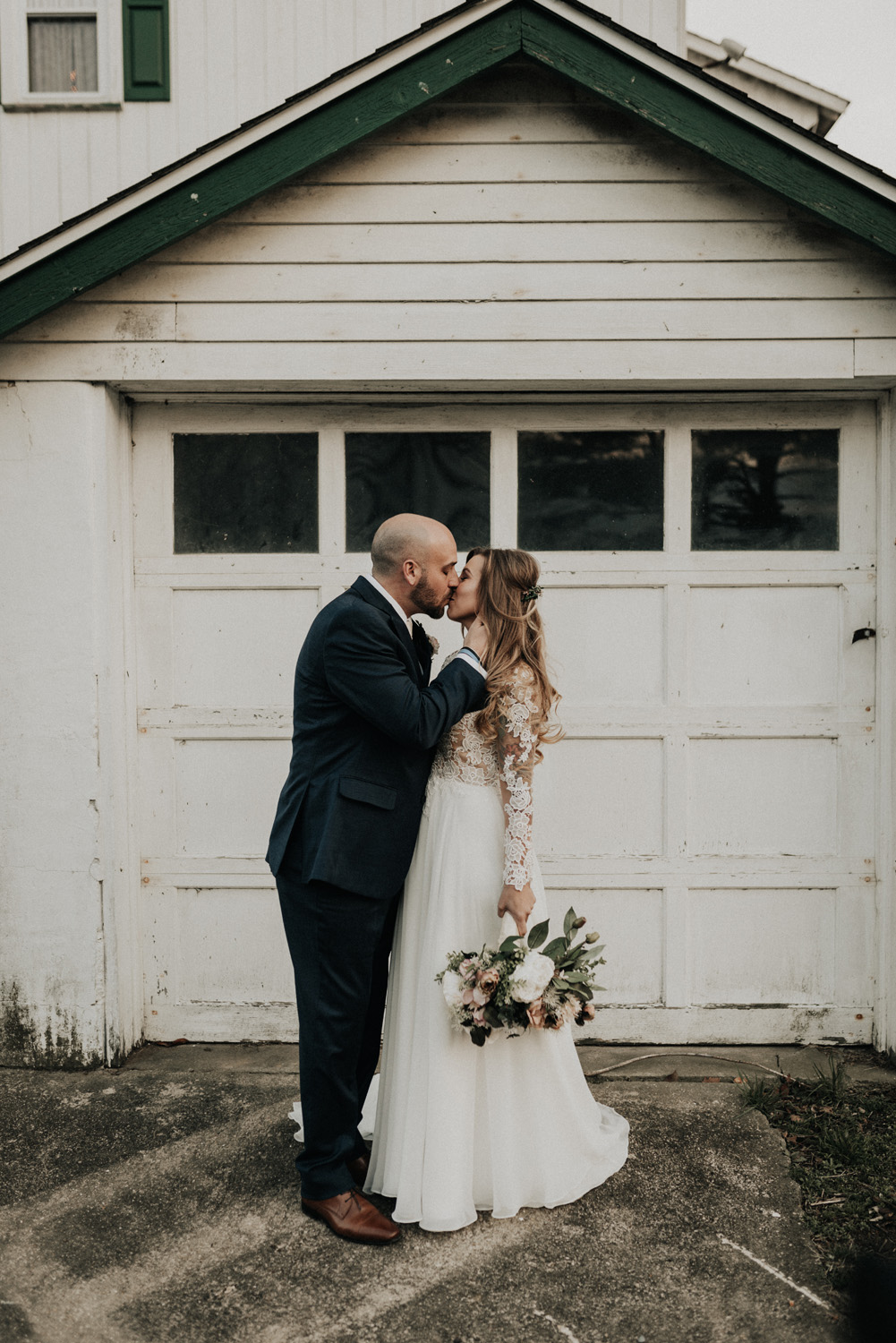 KyleWillisPhoto-kyle-willis-photography-rodes-barn-wedding-swedesboro-new-jersey-philadelphia-lillian-west-faux-bouquets-rustic-south-new-york-city