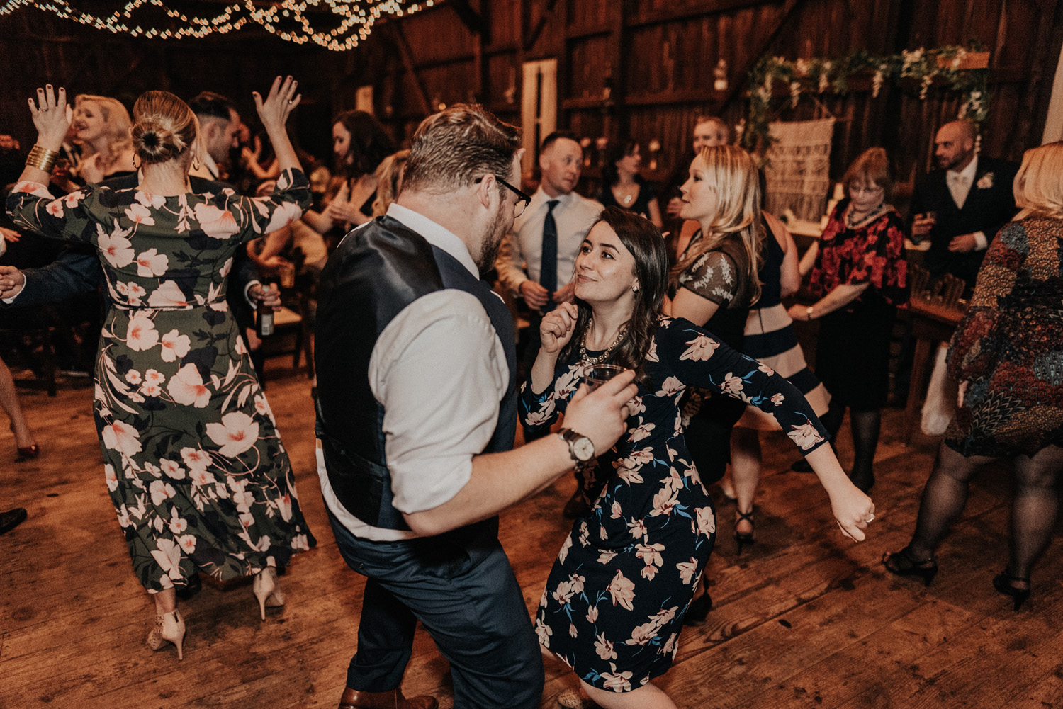 KyleWillisPhoto-kyle-willis-photography-rodes-barn-wedding-swedesboro-new-jersey-philadelphia-lillian-west-faux-bouquets-rustic-south-new-york-city