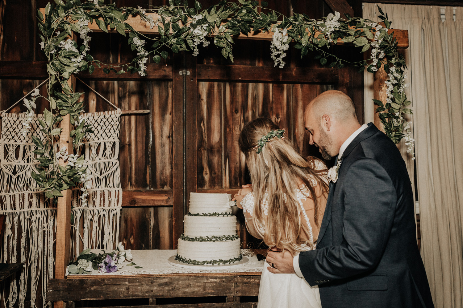 KyleWillisPhoto-kyle-willis-photography-rodes-barn-wedding-swedesboro-new-jersey-philadelphia-lillian-west-faux-bouquets-rustic-south-new-york-city