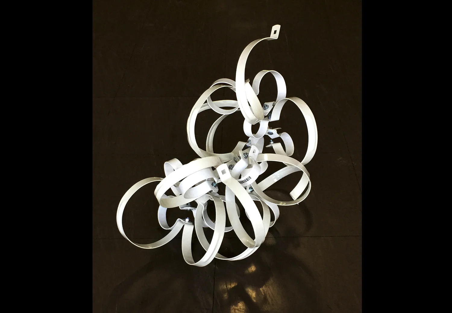 tipping point, 2016. Steel clips, light. 50 x 30 x 30 cm.
