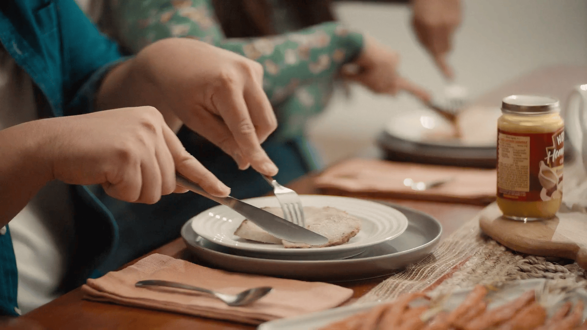 HEINZ Gravy - The World’s Driest Taste Test.gif