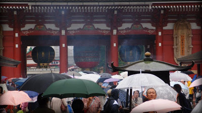 The rainy temple grounds with the sea of umbrellas
