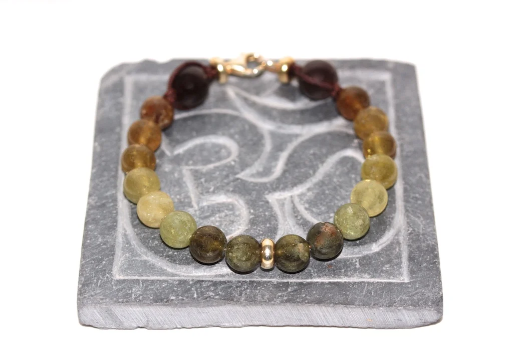 Bracelet en Grenat vert et or jaune - Atelier JAWERY