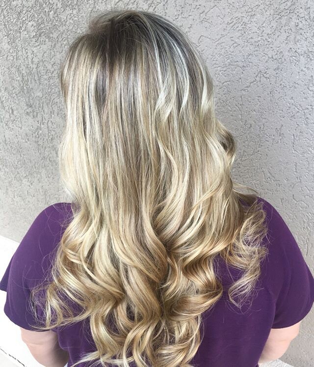 Blonde for days loving this full hilight after months of growing out her hair this lady got a makeover  #makeovermonday #longhairblondes  @pulpriot