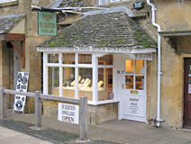 The Goldsmithy 14A The Green Broadway WR12 7AA Tel: 01386 853297 Fine gold designer jewellery