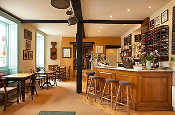 horse-and-groom-gastro-pub-bar-bourton-on-the-hill-near-broadway-cotswolds.jpg
