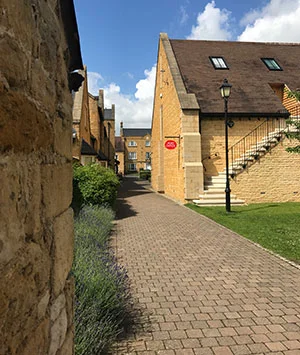 post-office-at-warners-budgens-broadway-worcestershire-cotswolds-uk.jpg